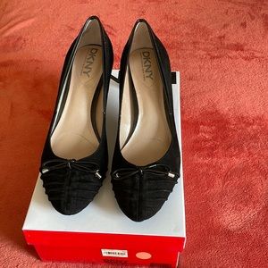 DKNY Amabel Suede Patent Leather Black Closed Shoes Size 7.5
